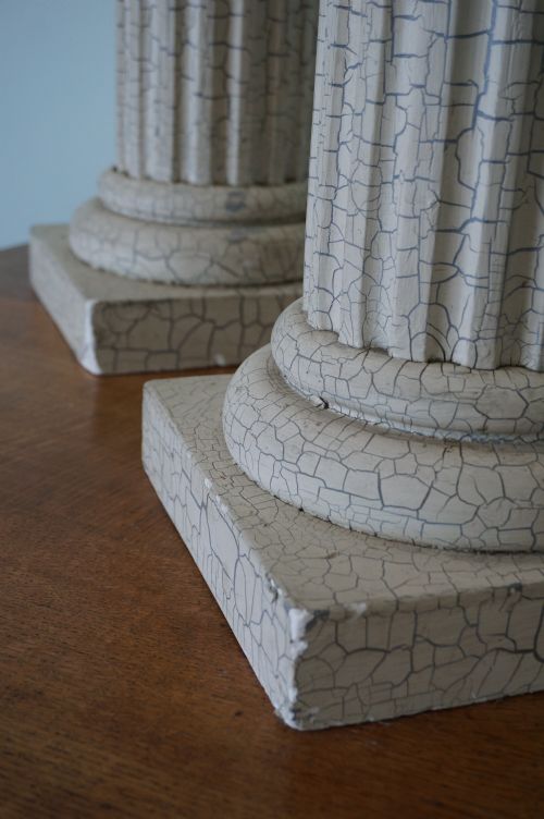 A PAIR OF ORNAMENTAL TEXTURED PLASTER CLASSICAL COLUMNS C1900 IN THE GRAND TOUR TRADITION - ADDITIONAL PHOTO 1