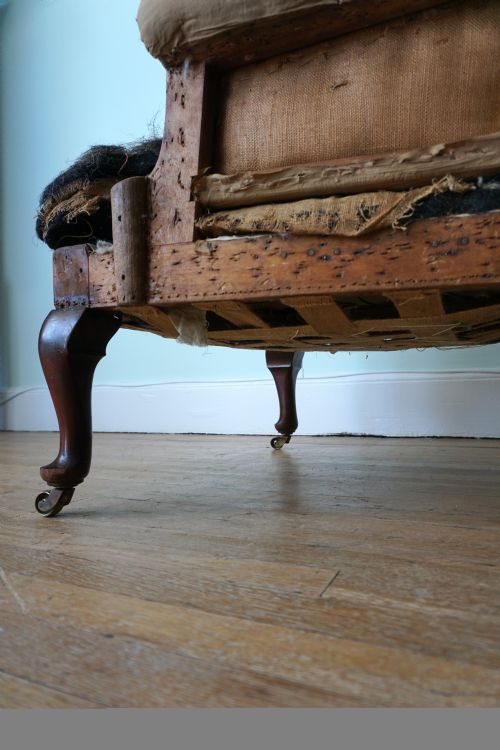 AN EDWARDIAN MAHOGANY FRAMED ARMCHAIR BY MORISON CO EDINBURGH C1900 - ADDITIONAL PHOTO 2
