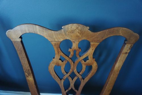 A PAIR OF SCOTTISH GEORGE III WALNUT SIDE CHAIRS C1770 - ADDITIONAL PHOTO 1