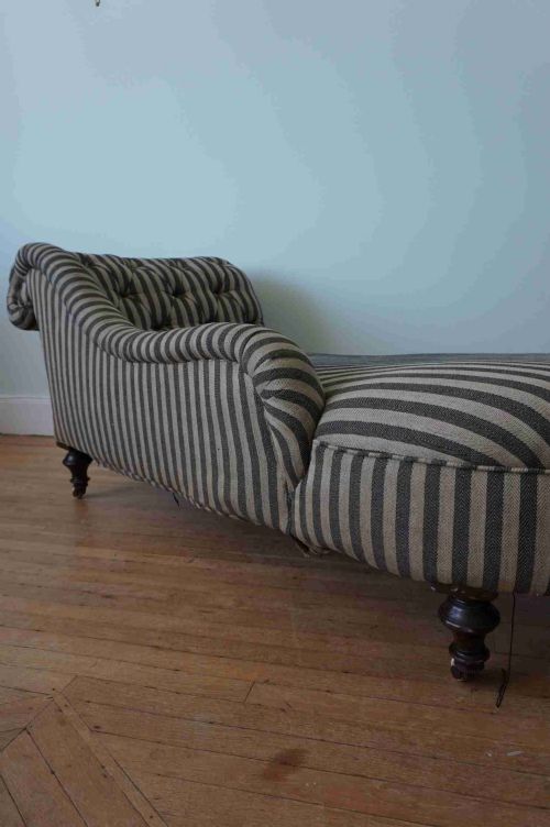 A LATE 19TH WALNUT DAY BED ATTRIBUTED TO JAMES SHOOLBRED CO C1870 - ADDITIONAL PHOTO 8