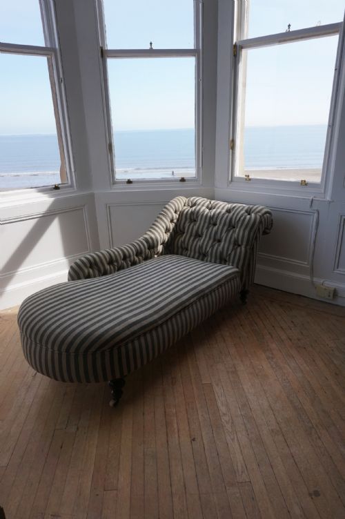 A LATE 19TH WALNUT DAY BED ATTRIBUTED TO JAMES SHOOLBRED CO C1870 - ADDITIONAL PHOTO 5