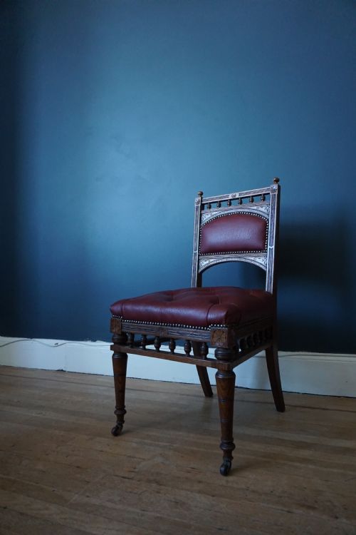 ATTRIBUTED TO BRUCE TALBERT 18311868 AN OAK AESTHETIC MOVEMENT CHAIR - ADDITIONAL PHOTO 3