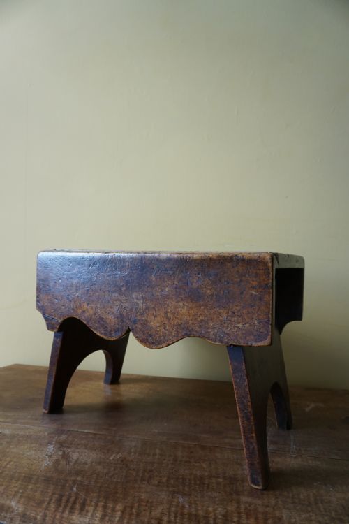 A 19TH CENTURY SCOTTISH BIRCH 'CREEPIE' STOOL - ADDITIONAL PHOTO 5