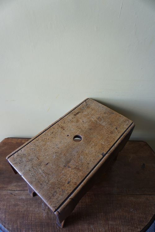 A 19TH CENTURY SCOTTISH BIRCH 'CREEPIE' STOOL - ADDITIONAL PHOTO 2