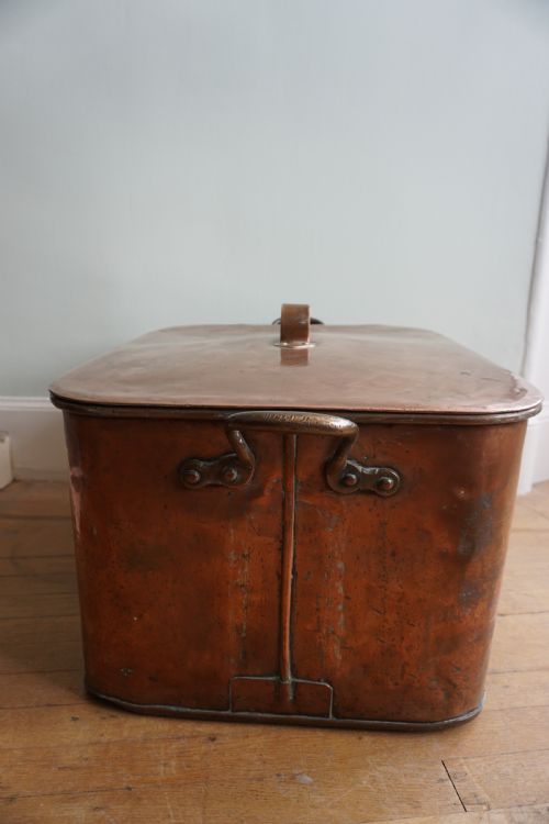 A 19TH CENTURY COPPER KINDLING OR LOG BOX - ADDITIONAL PHOTO 1