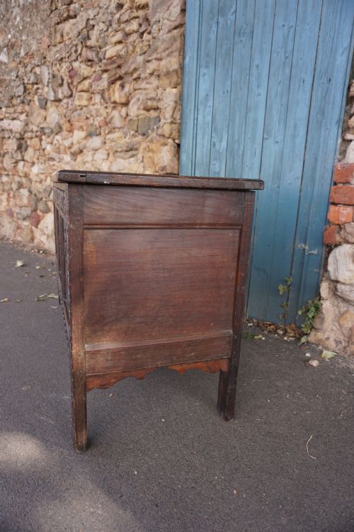 AN ENGLISH CIVIL WAR PERIOD OAK JOINED COFFER C16301650 SOMERSET WEST COUNTRY - ADDITIONAL PHOTO 9