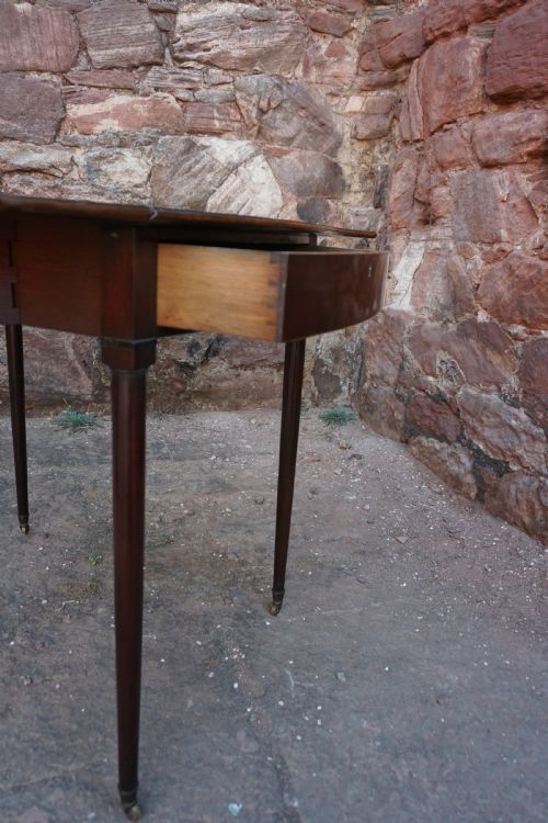A FINE AND UNUSUAL 'BUTTERFLY' PEMBROKE TABLE C1780 - ADDITIONAL PHOTO 4
