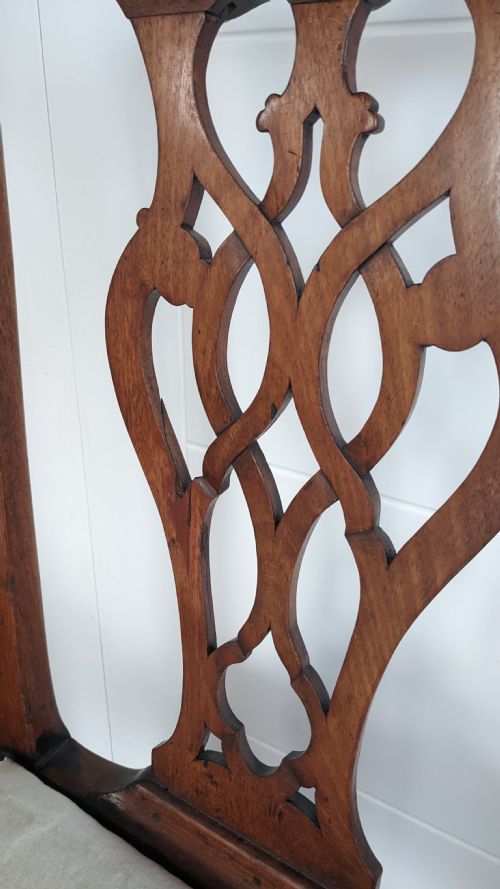 A PAIR OF SCOTTISH GEORGE III WALNUT SIDE CHAIRS C1760S - ADDITIONAL PHOTO 1