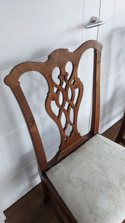 A PAIR OF SCOTTISH GEORGE III WALNUT SIDE CHAIRS C1760S - ADDITIONAL PHOTO 3