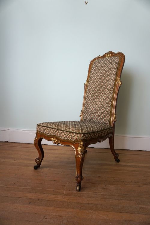 A 19TH CENTURY WALNUT AND CARVED GILTWOOD SLIPPER CHAIR C1880 ATTRIBUTED TO MORISON CO - ADDITIONAL PHOTO 4
