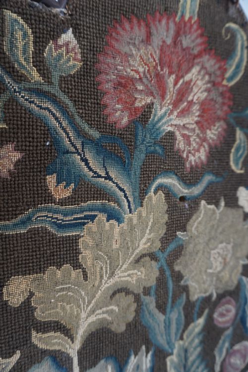 A FINE GEORGE II WOOL AND SILK EMBROIDERED BANNER FIRST HALF OF THE 18TH CENTURY - ADDITIONAL PHOTO 11
