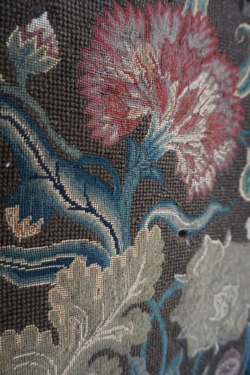 A FINE GEORGE II WOOL AND SILK EMBROIDERED BANNER FIRST HALF OF THE 18TH CENTURY - ADDITIONAL PHOTO 12