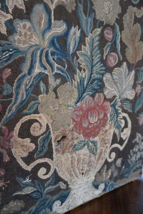A FINE GEORGE II WOOL AND SILK EMBROIDERED BANNER FIRST HALF OF THE 18TH CENTURY - ADDITIONAL PHOTO 13