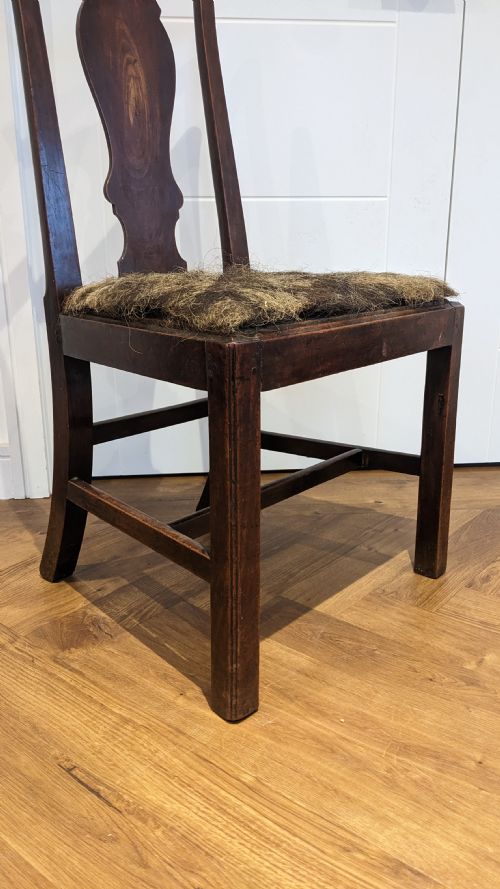 A SET OF SIX GEORGE II WALNUT DINING CHAIRS C1760 - ADDITIONAL PHOTO 1