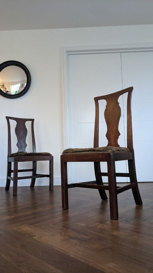 A SET OF SIX GEORGE II WALNUT DINING CHAIRS C1760 - ADDITIONAL PHOTO 2