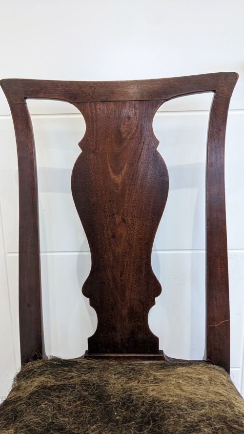 A SET OF SIX GEORGE II WALNUT DINING CHAIRS C1760 - ADDITIONAL PHOTO 4