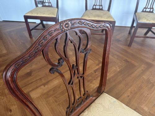 A FINE SET OF FOUR GEORGE III CARVED MAHOGANY DINING OR SIDE CHAIRS C1770 - ADDITIONAL PHOTO 5
