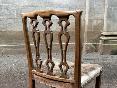 A STRIKING PAIR OF GEORGE III CARVED WALNUT SIDE CHAIRS THIRD QUARTER 18TH CENTURY - ADDITIONAL PHOTO 4