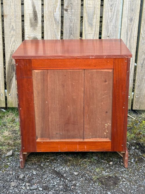 A SMALL 19TH CENTURY WALNUT CHEST OF DRAWERS PROBABLY LONDON MADE C1870 - ADDITIONAL PHOTO 2