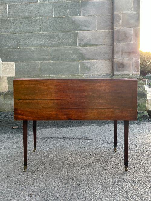 A SCOTTISH GEORGE III MAHOGANY DINING TABLE OF SMALL PROPORTIONS C1780 - ADDITIONAL PHOTO 2