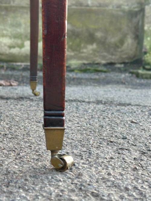 A SCOTTISH GEORGE III MAHOGANY DINING TABLE OF SMALL PROPORTIONS C1780 - ADDITIONAL PHOTO 3