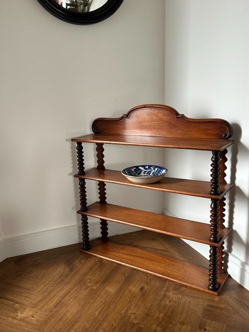 A MID19TH CENTURY MAHOGANY SET OF SHELVES WITH BOBBIN SUPPORTS - ADDITIONAL PHOTO 3