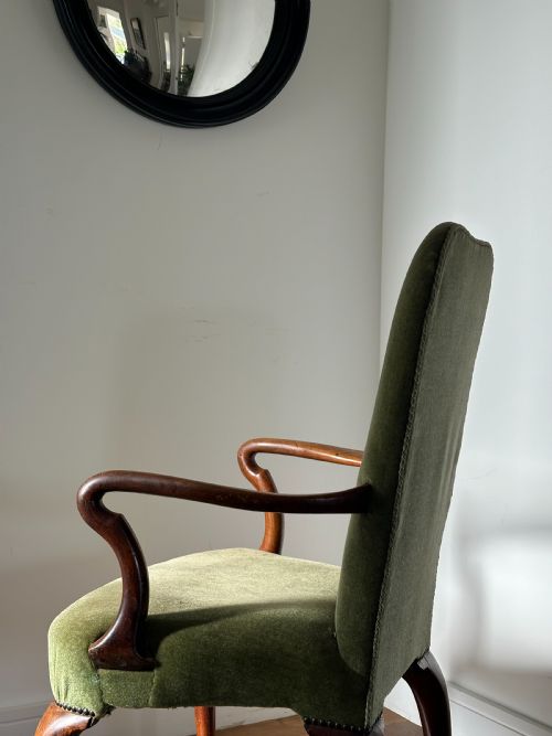 A GEORGE I CARVED WALNUT SHEPHERD'S CROOK ARMCHAIR C1725 - ADDITIONAL PHOTO 2