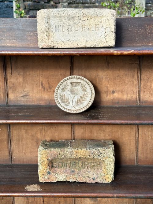 A CHARACTERFUL SET OF 19TH CENTURY VERNACULAR SHELVES - ADDITIONAL PHOTO 1