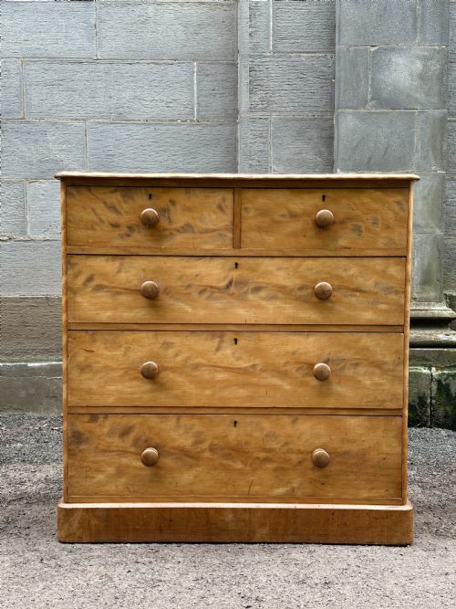 a super quality satin birch chest of drawers in the manner of holland sons c1860 - CATEGORY: ANTIQUE CHEST OF DRAWERS - DATED 19TH CENTURY