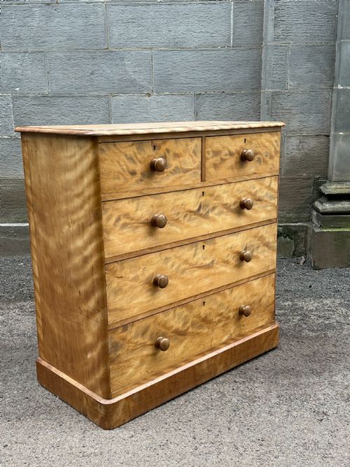 A SUPER QUALITY SATIN BIRCH CHEST OF DRAWERS IN THE MANNER OF HOLLAND SONS C1860 - ADDITIONAL PHOTO 2