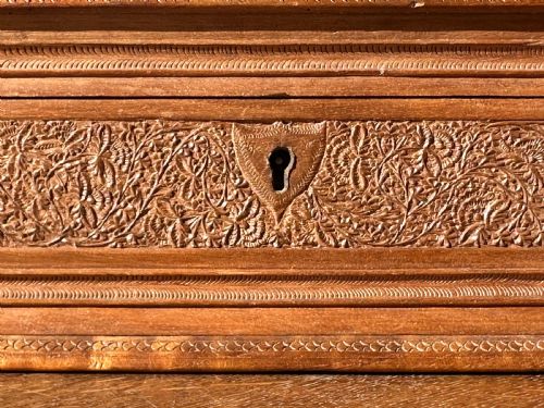 A LATE 19TH CENTURY ANGLOINDIAN CARVED SANDALWOOD CASKET MYSORECANARA SOUTHERN INDIA - ADDITIONAL PHOTO 2