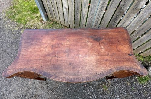 A FINE GEORGE III MAHOGANY AND CROSSBANDED SIDEBOARD ENGLISH C1770 - ADDITIONAL PHOTO 2