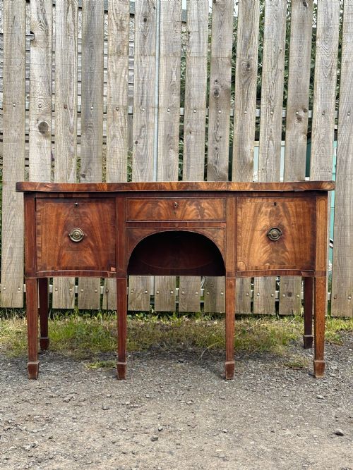 A FINE GEORGE III MAHOGANY AND CROSSBANDED SIDEBOARD ENGLISH C1770 - ADDITIONAL PHOTO 3