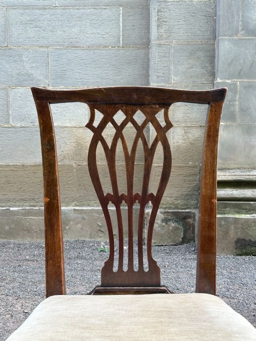 A PAIR OF IRISH GEORGE III WALNUT SIDE CHAIRS C1770 - ADDITIONAL PHOTO 3