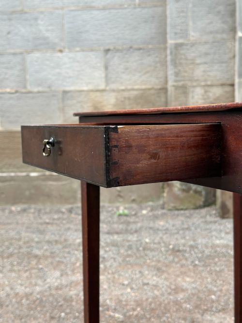A SCOTTISH GEORGE III MAHOGANY 'SPIDER LEG' SIDE TABLE EDINBURGH C1760 - ADDITIONAL PHOTO 1