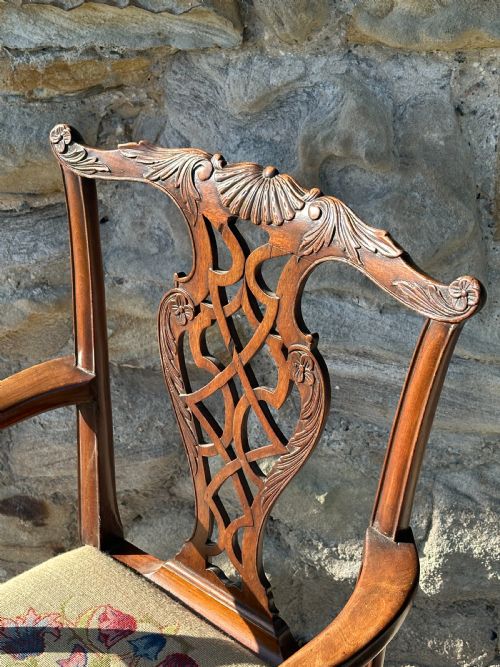A FINE GEORGE III 'CHINESE CHIPPENDALE' CARVED MAHOGANY SIDE CHAIR - ADDITIONAL PHOTO 1