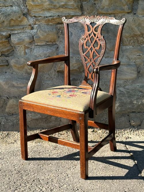 A FINE GEORGE III 'CHINESE CHIPPENDALE' CARVED MAHOGANY SIDE CHAIR - ADDITIONAL PHOTO 3