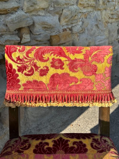 A PAIR OF CHARLES II STYLE OAK AND CUTSILK VELVET UPHOLSTERED SIDE CHAIRS EARLY 19TH CENTURY - ADDITIONAL PHOTO 9