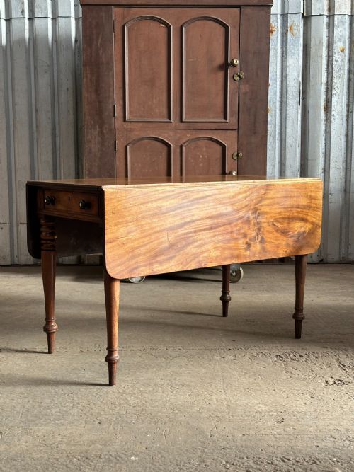 a small scottish mahogany dining table 1830's - CATEGORY: ANTIQUE TABLES - DATED 19TH CENTURY