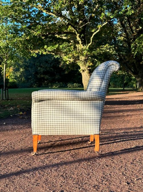 AN EDWARDIAN COUNTRY HOUSE EASY ARMCHAIR C1900 - ADDITIONAL PHOTO 4