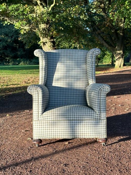 AN EDWARDIAN COUNTRY HOUSE EASY ARMCHAIR - ADDITIONAL PHOTO 1