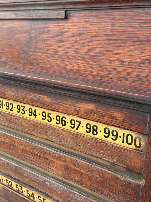 A LARGE OAK BILLIARD SNOOKER SCOREBOARD ATTRIBUTED TO THURSTON CO OF LONDON SECOND HALF 19TH CENTURY - ADDITIONAL PHOTO 2
