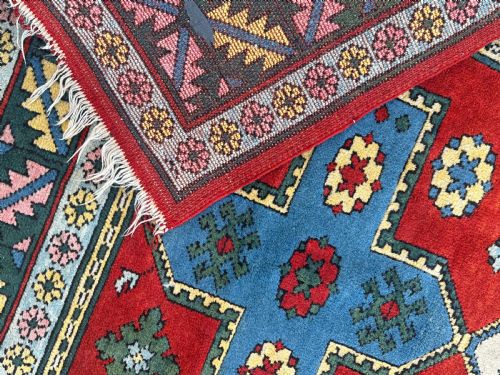 A HANDKNOTTED KAZAK RUG - ADDITIONAL PHOTO 1