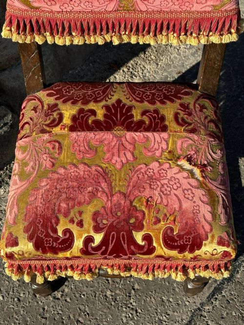 A PAIR OF CHARLES II STYLE OAK AND CUTSILK VELVET UPHOLSTERED SIDE CHAIRS EARLY 19TH CENTURY - ADDITIONAL PHOTO 1