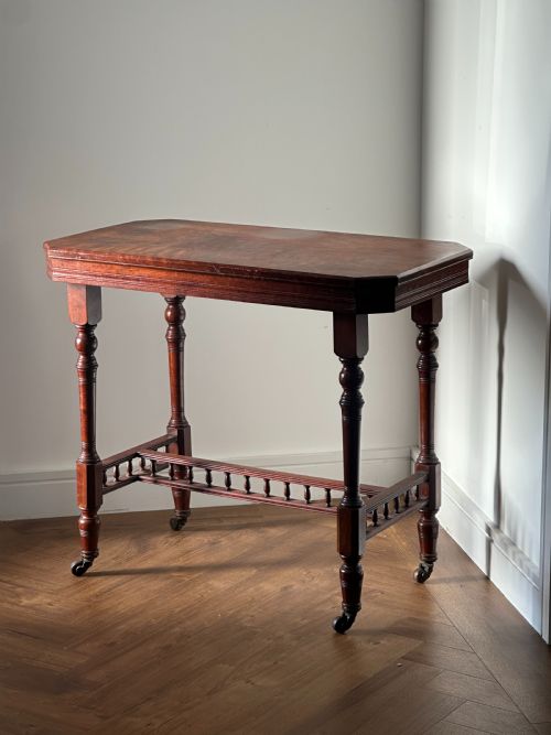 A CLASSY WALNUT CENTRE TABLE MADE BY WILLIAM HALL 18381908 FOURTH QUARTER 19TH CENTURY - ADDITIONAL PHOTO 5