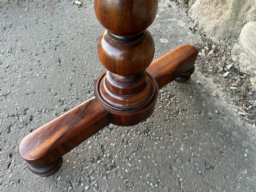 AN IMPRESSIVE GEORGE IV GONCALO ALVES 'PILLAR END' LIBRARY TABLE ATTRIBUTED TO GILLOWS C1830 - ADDITIONAL PHOTO 3