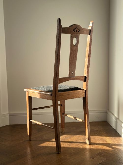 E A TAYLOR SCOTTISH 18711951 A GLASGOW SCHOOL CARVED OAK SIDE CHAIR - ADDITIONAL PHOTO 4