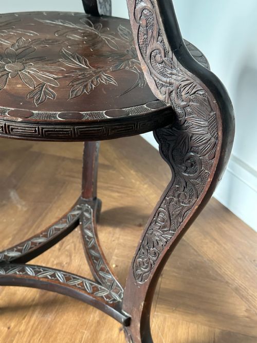 A JAPANESE EXPORT CARVED TWO TIER VASE STAND MEIJI ERA - ADDITIONAL PHOTO 3