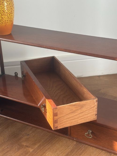 A NICE QUALITY SET OF GEORGE III STYLE MAHOGANY HANGING SHELVES - ADDITIONAL PHOTO 2
