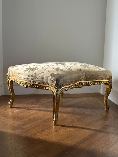A FRENCH 19TH CENTURY CARVED GILTWOOD AND PARCEL GILT CENTRE STOOL - ADDITIONAL PHOTO 2